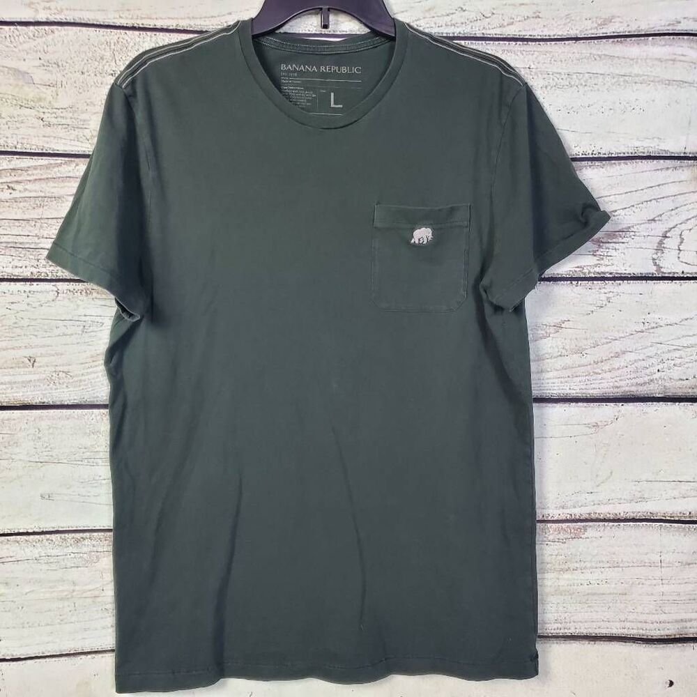 Banana Republic Embroidered Bear Pocket T-Shirt Men’s Large Green